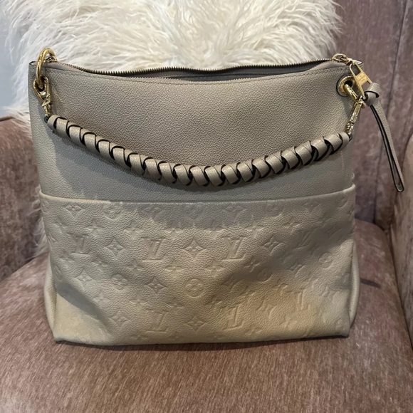 Louis Vuitton Maida Hobo in Turtledove - Picture 3 of 16